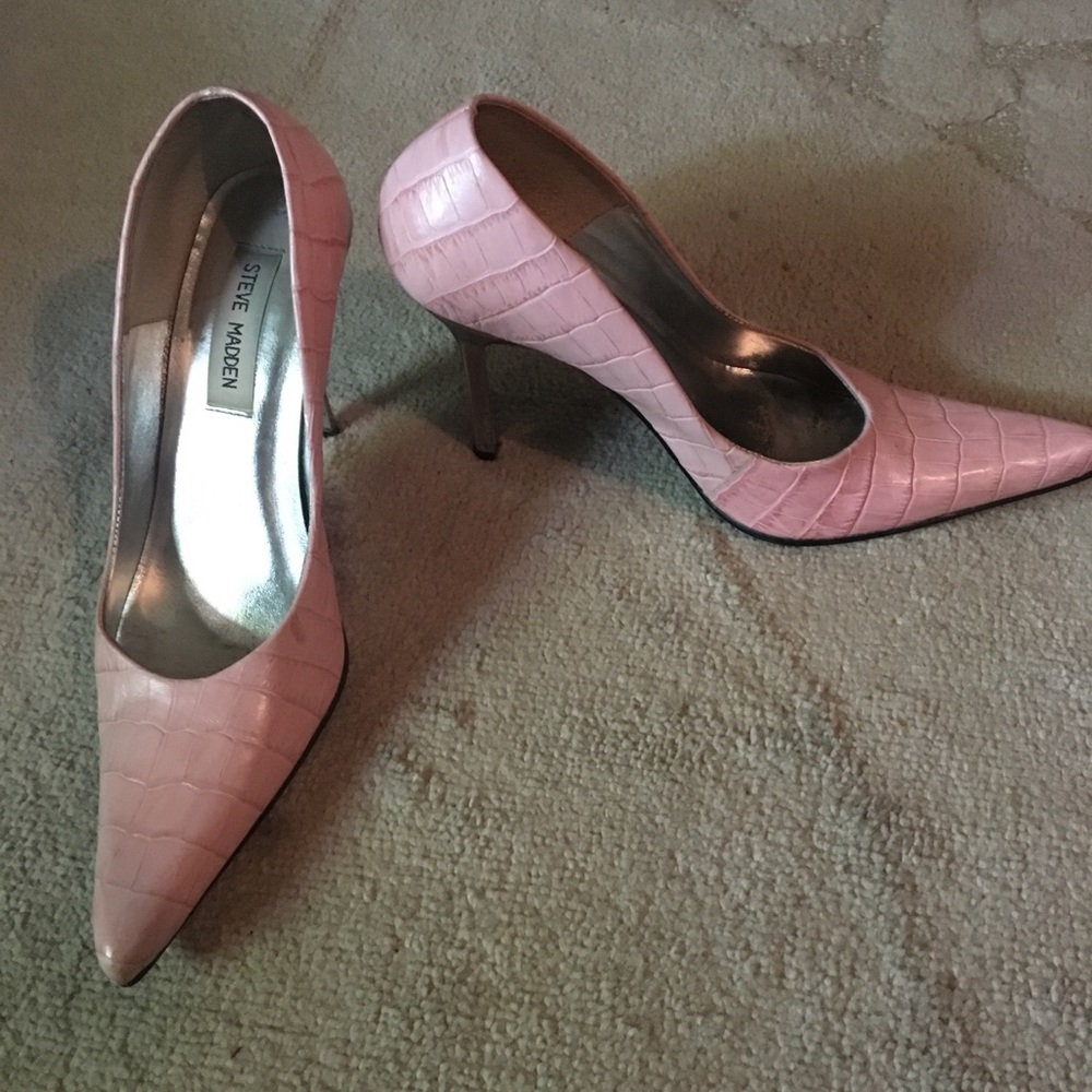 Steve Madden pink alligator heels